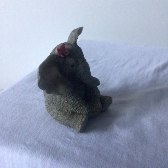 Elephant with Flower Figurine - Picture 6 of 7